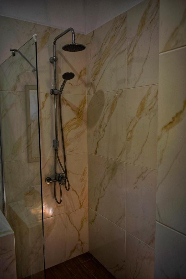 Dolphins House Apartment Lixouri Bagian luar foto