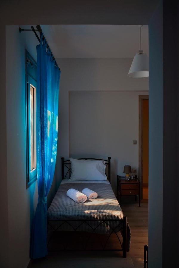 Dolphins House Apartment Lixouri Bagian luar foto